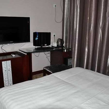 Hangjia Hotel Urumqi Buitenkant foto